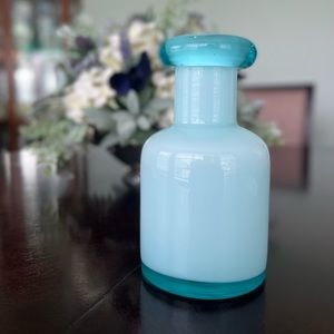 BLOWN GLASS CASED TURQUOISE VASE GREAT CONDITION